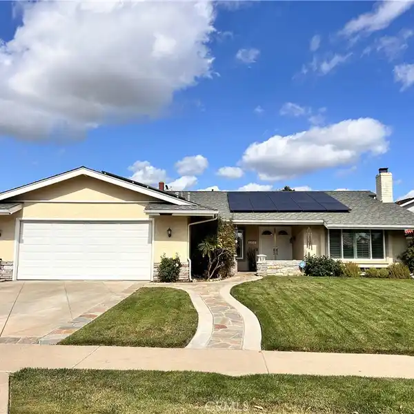 STYLISH, SUSTAINABLE HOME WITH PRIVATE JACUZZI