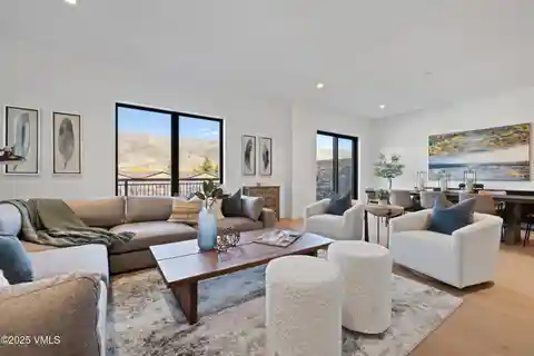 Private End Townhome with Mountain Views