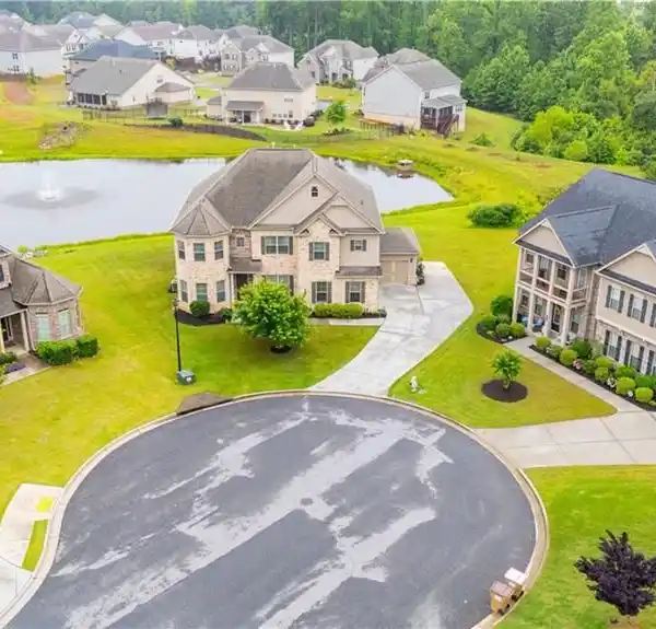 LUXURY MEETS LIFESTYLE ON A QUIET CUL-DE-SAC