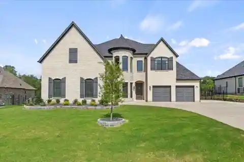 Luxurious Windsor Home with Four-car Garage