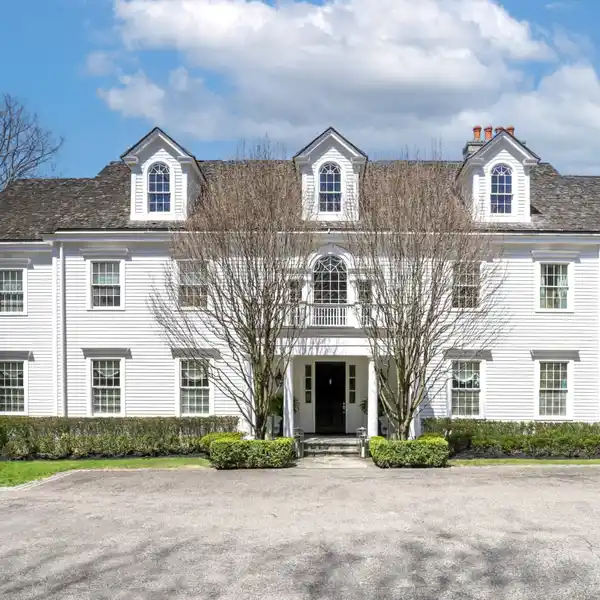 GRACIOUS CUSTOM-BUILT ESTATE