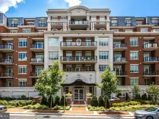 Luxe Living in Mclean's Vibrant Signet Condominiums