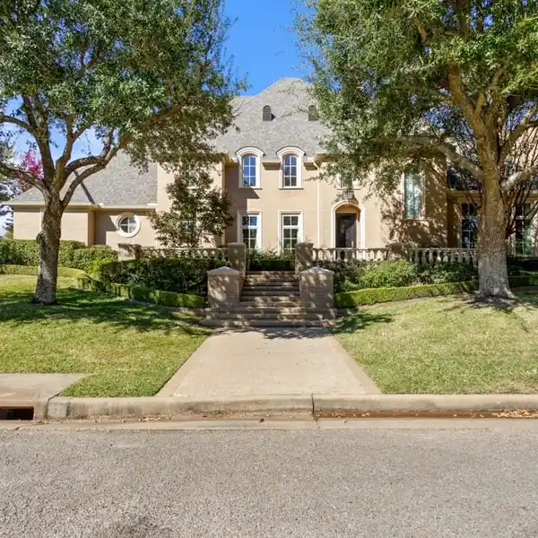 OUTSTANDING COLONIAL ESTATE