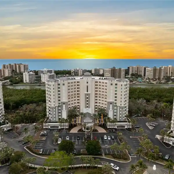 THOUGHTFULLY DESIGNED CONDO WITH BREATHTAKING VIEWS