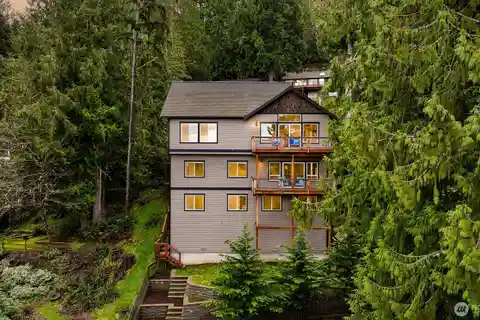 Pnw Gem with Lake Views