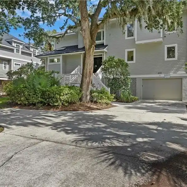 LOVELY FOURTH ROW BEACH HOME
