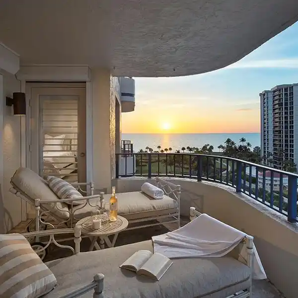 ELEGANT COASTAL RETREAT WITH BALCONY AND STUNNING SUNSETS