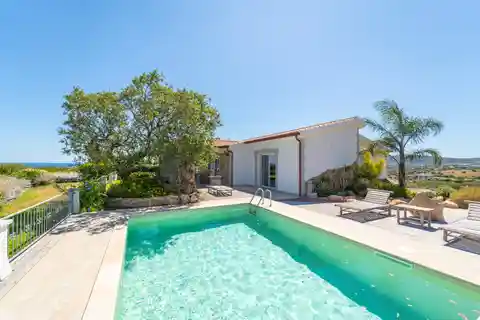 Prestigious Independent Villa