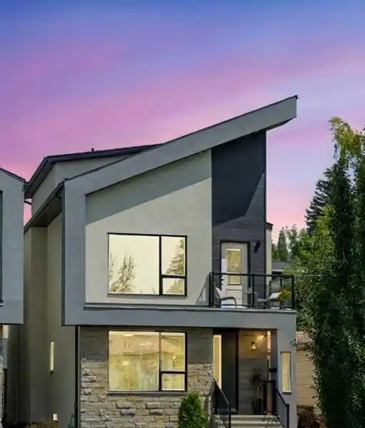 AN ELEVATED LIFESTYLE IN A DESIRABLE COMMUNITY