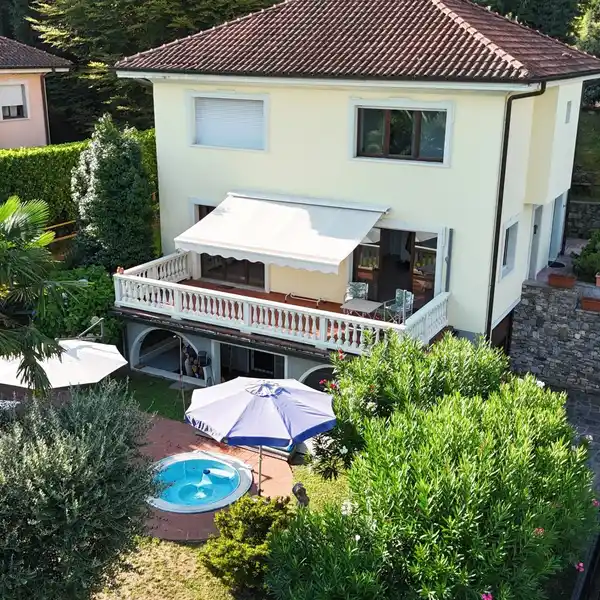 ELEGANT VILLA WITH PRIVATE GARDEN