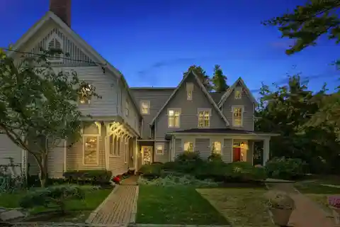 Impressive and Welcoming Luxury Home