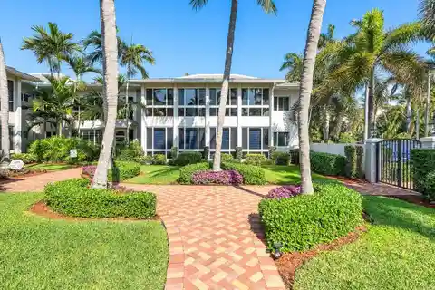 The Epitome of Modern Coastal Living