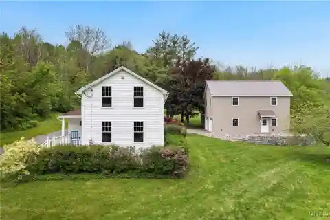 Charming Completely Renovated Farmhouse with Dream Barn