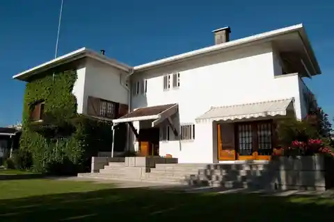 Elegant Four-Front Villa Surrounded by Lush Gardens