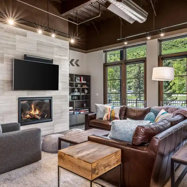 STRIKING MOUNTAIN CONTEMPORARY RETREAT