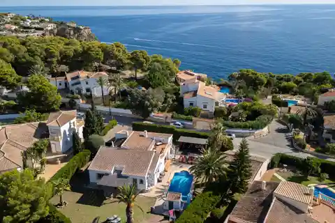 Charming Villa in the Prestigious Balcón Al Mar Area