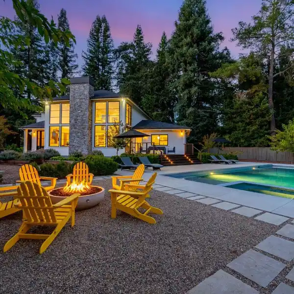EXCEPTIONAL IN-TOWN COMPOUND