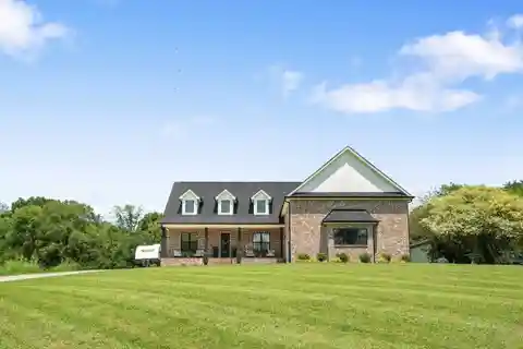 Country Living with Modern Conveniences