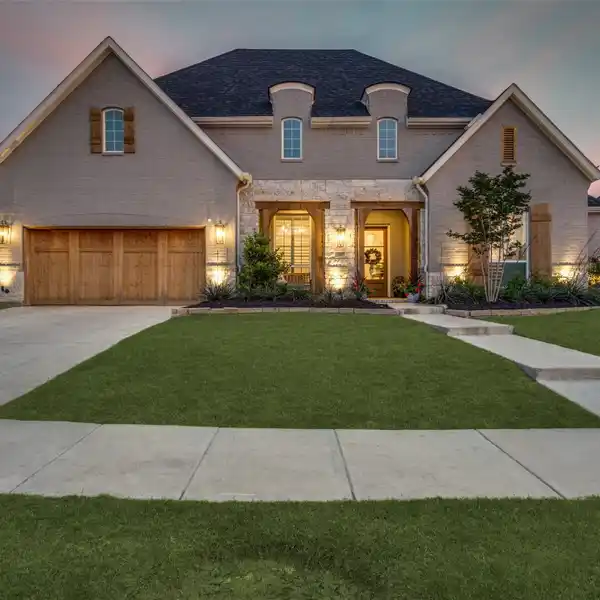 ELEGANT LIVING WITH GREENBELT BACKYARD VIEWS