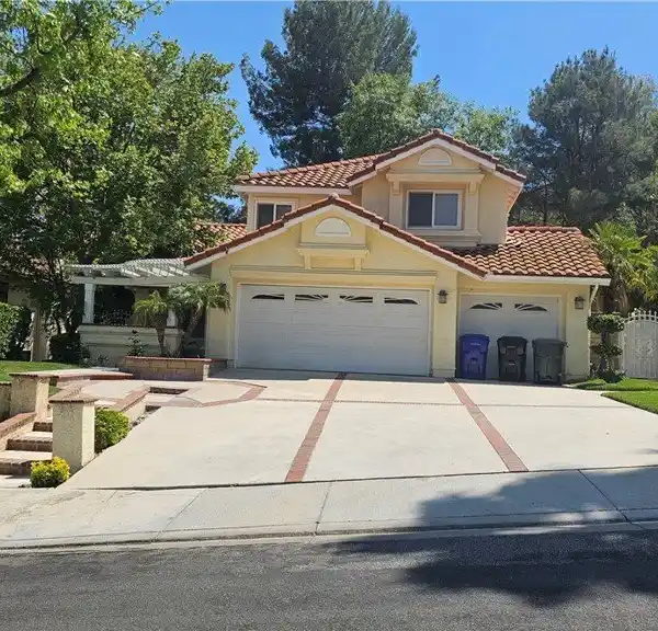 MODERN LIVING COMBINED WITH COMFORTABLE SUBURBAN CHARM