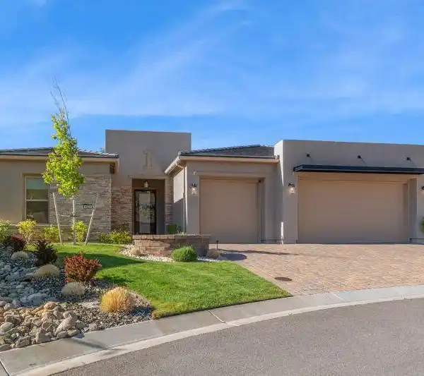 STUNNING LUXURY HOME IN THE CLIFFS AT SOMERSETT