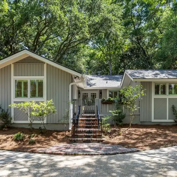 CHARMING HOME NESTLED ON OYSTER RAKE