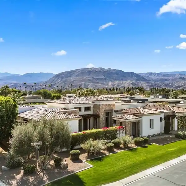 DREAM RETREAT IN REVELLE AT CLANCY LANE