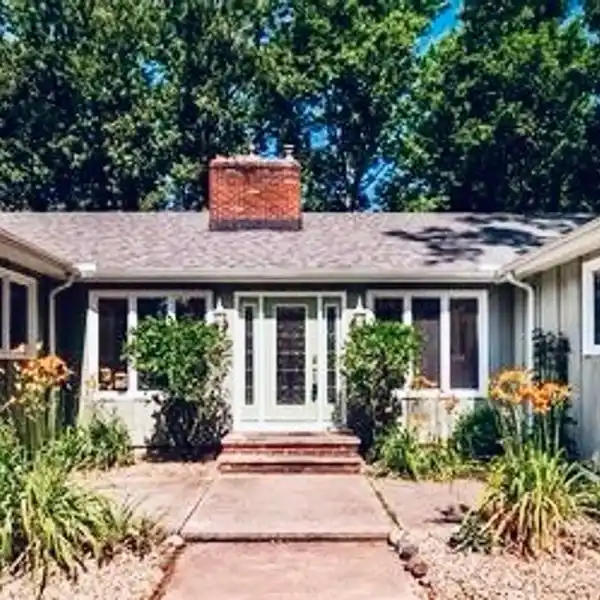BEAUTIFULLY MAINTAINED RANCH HOME ON OVER EIGHT ACRES