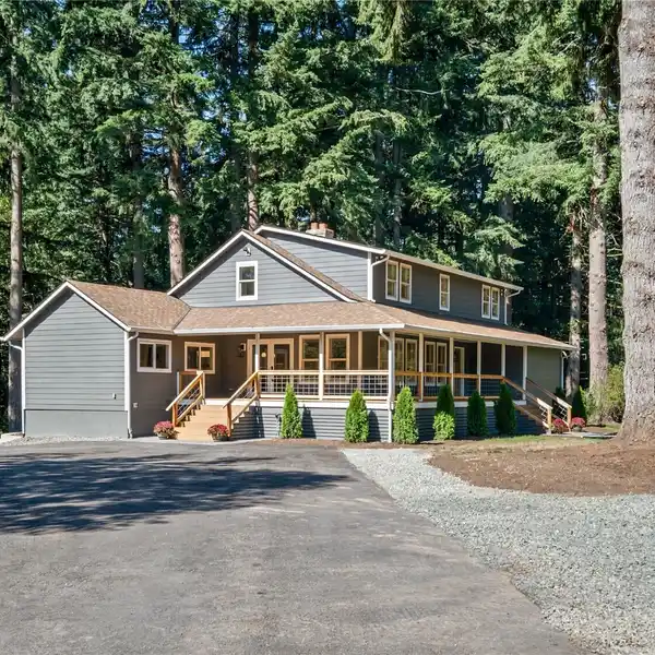 COMPLETELY UPDATED CHERRY VALLEY RETREAT