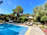 LUXURIOUS FAMILY VILLA WITHIN WALKING DISTANCE OF CALA CORDA