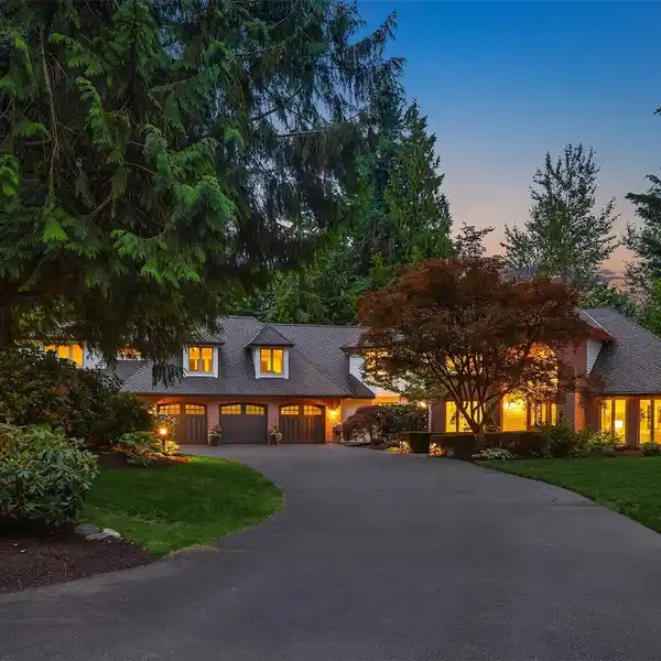 LUXURY ENGLISH HILL PREMIER ESTATE
