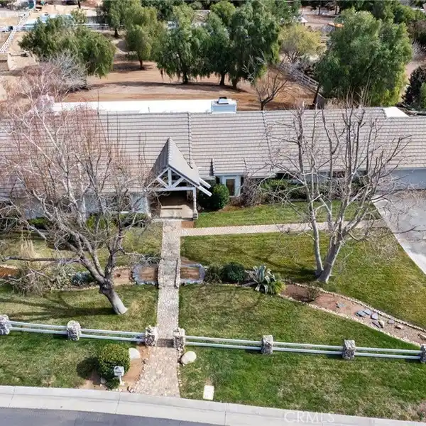 LUXURY HOME IN THE EXCLUSIVE CROWN MEADOW ESTATES