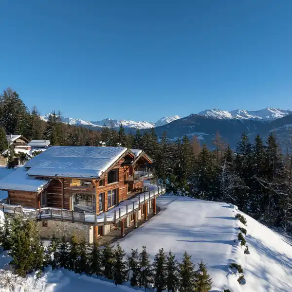SUMPTUOUS PROPERTY ENJOYS AN EXCEPTIONAL SETTING