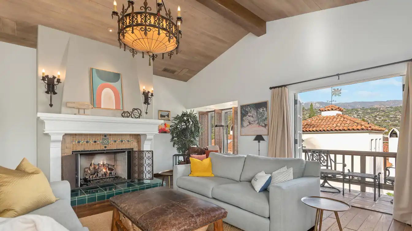Beautifully Remodeled Downtown Condo