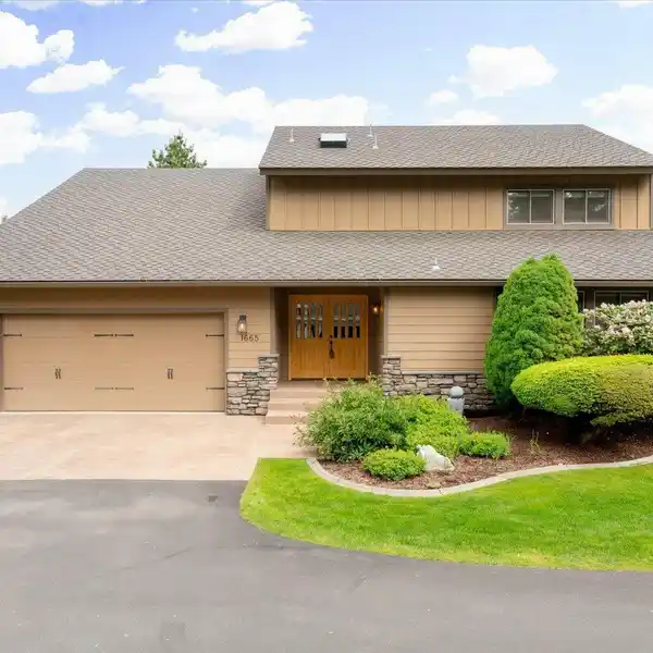 LUXURY LIVING AT HAYDEN LAKE COUNTRY CLUB
