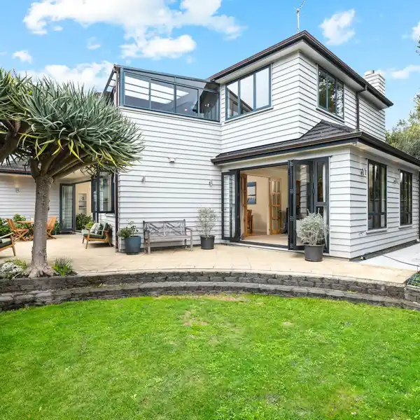 OUTSTANDING FIND IN PRIZED LOCATION