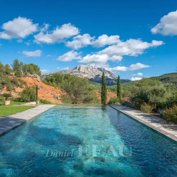 MAGNIFICENT ESTATE WITH PANORAMIC SAINTE VICTOIRE VIEWS
