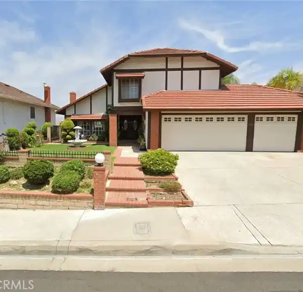 LUXURY LIVING IN PRESTIGIOUS SPYGLASS