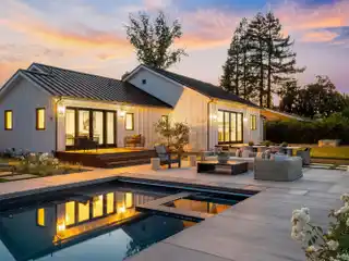 Show-Stopping Modern Transformation