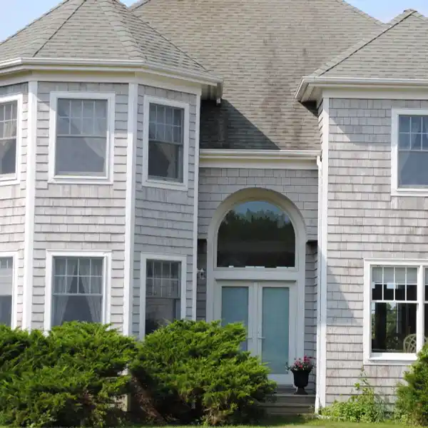 IMMACULATE LIGHT-FILLED RENTAL HOME