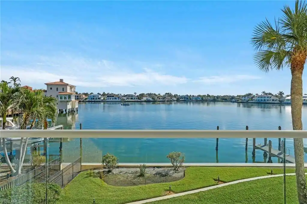 Rarely Available Venetian Cove Club Condominium