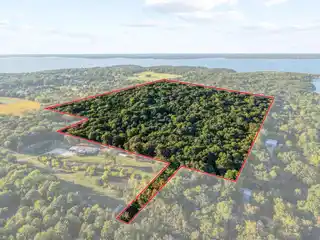 Rare 49-Acre Wooded Peninsula Near Lake Texoma