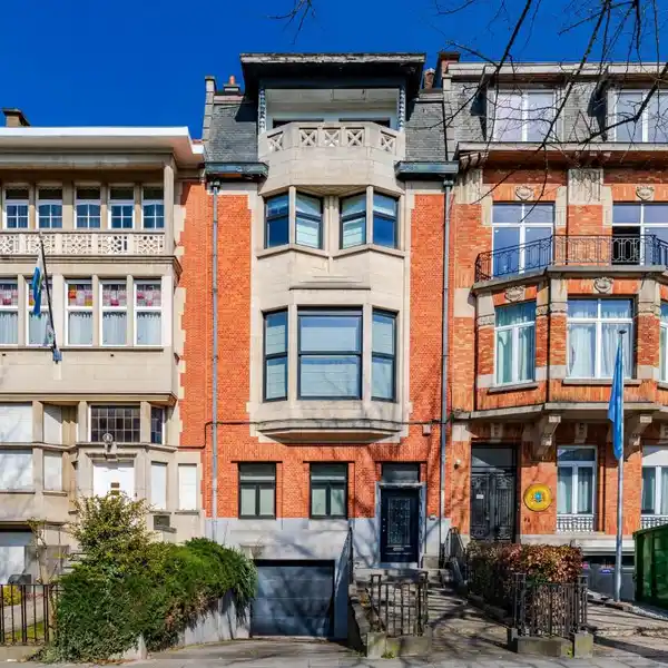 ELEGANT 1930S MANSION