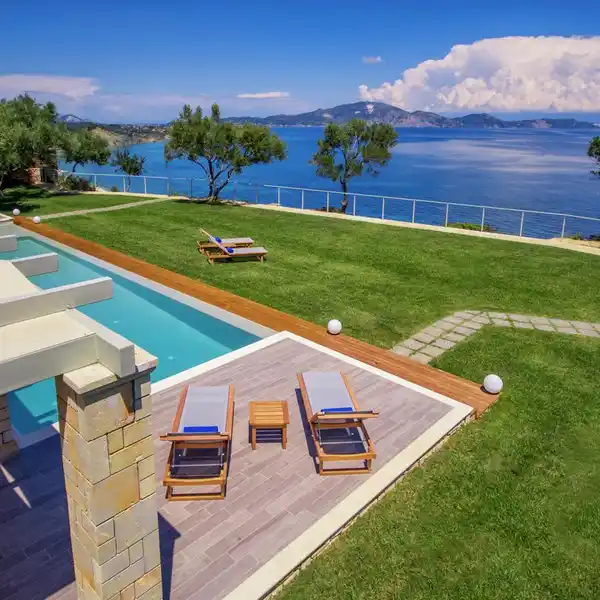 BREATHTAKING SEAFRONT VILLA WITH PANORAMIC VIEWS
