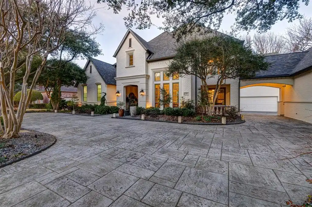 Stately Home on the Most Desirable Lot in Oakdale