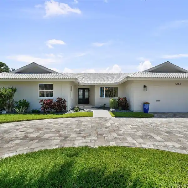DREAM HOME IN BAYWAY ISLES