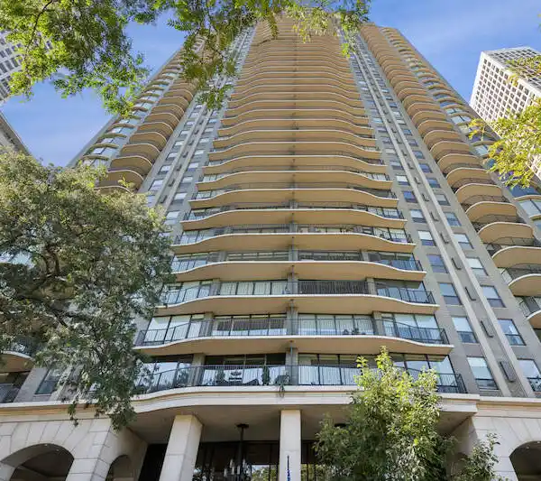 LOVELY UNIT IN THE CARLYLE BUILDING