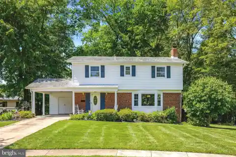 Beautifully Maintained Home on a Quiet Cul-de-sac