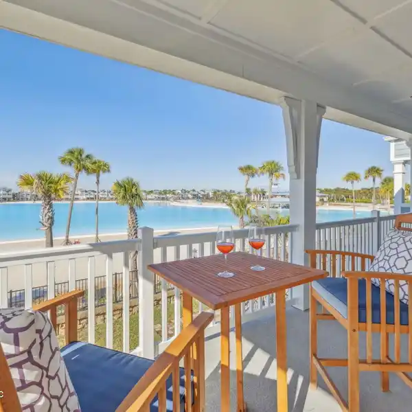 BEAUTIFUL COASTAL TOWNHOME WITH PRIVATE BEACH ACCESS