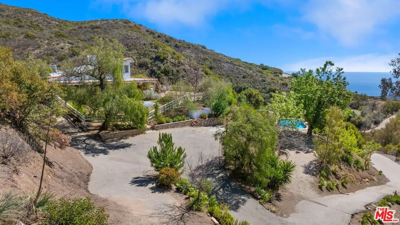 Six-acre Ocean View Ranch Retreat in Central Malibu
